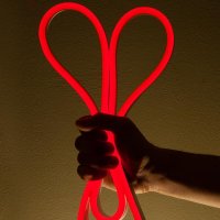 ACA Lighting 100LED/m LED NEON hadice �erven� jednostrann� 50m IP44 1,5m nap�jec� kabel kr�titeln� po 1m s 3x sada p��slu�enstv� X08544411